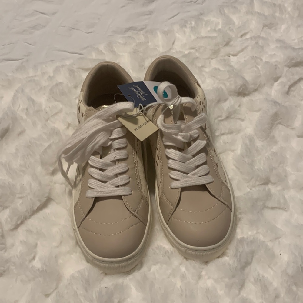 Universal Thread sneakers